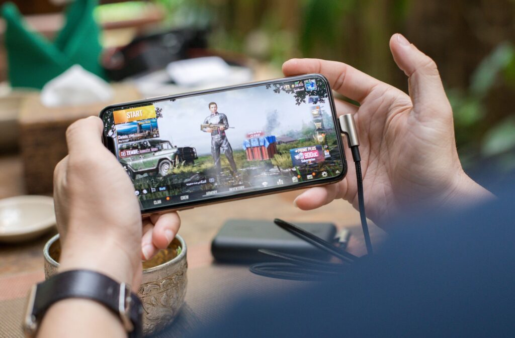 Sept jeux mobiles qui rassemblent les joueurs français